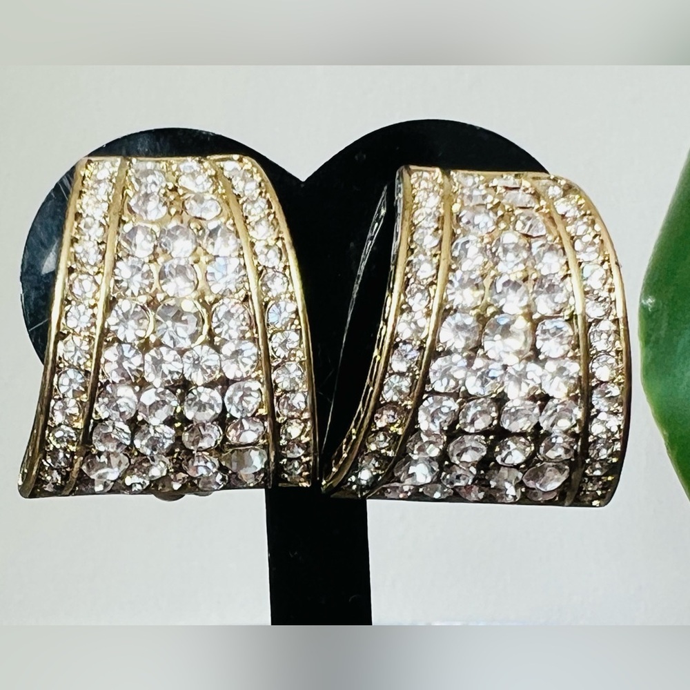 Heidi Daus CLIP ON 🆕 “Say It With Style”  crystals half hoop Earrings